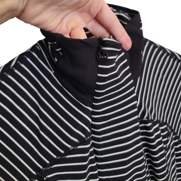 Lululemon Base Runner 1/2 Zip in Parallel Stripe Black White / Black - Picture 10 of 16